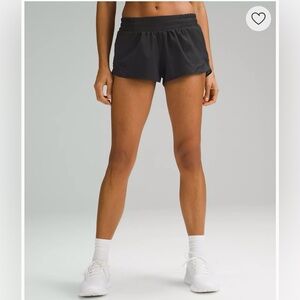Lululemon - HOTTY HOT LOW RISE SHORT 2.5” Black